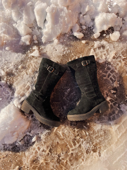 Vintage Dusty Black Suede Chunky Heeled Winter Boot 6w